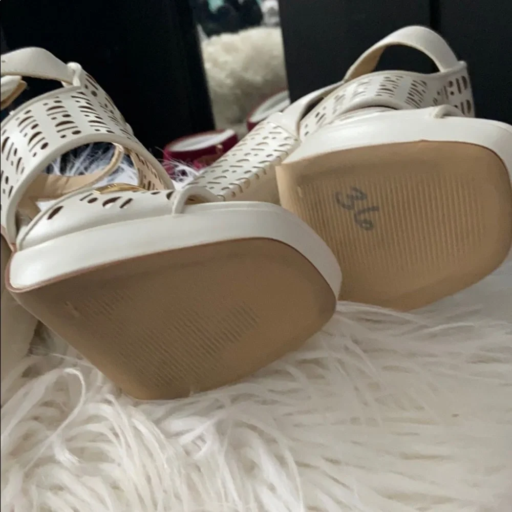 Heels - Picture 2 of 3